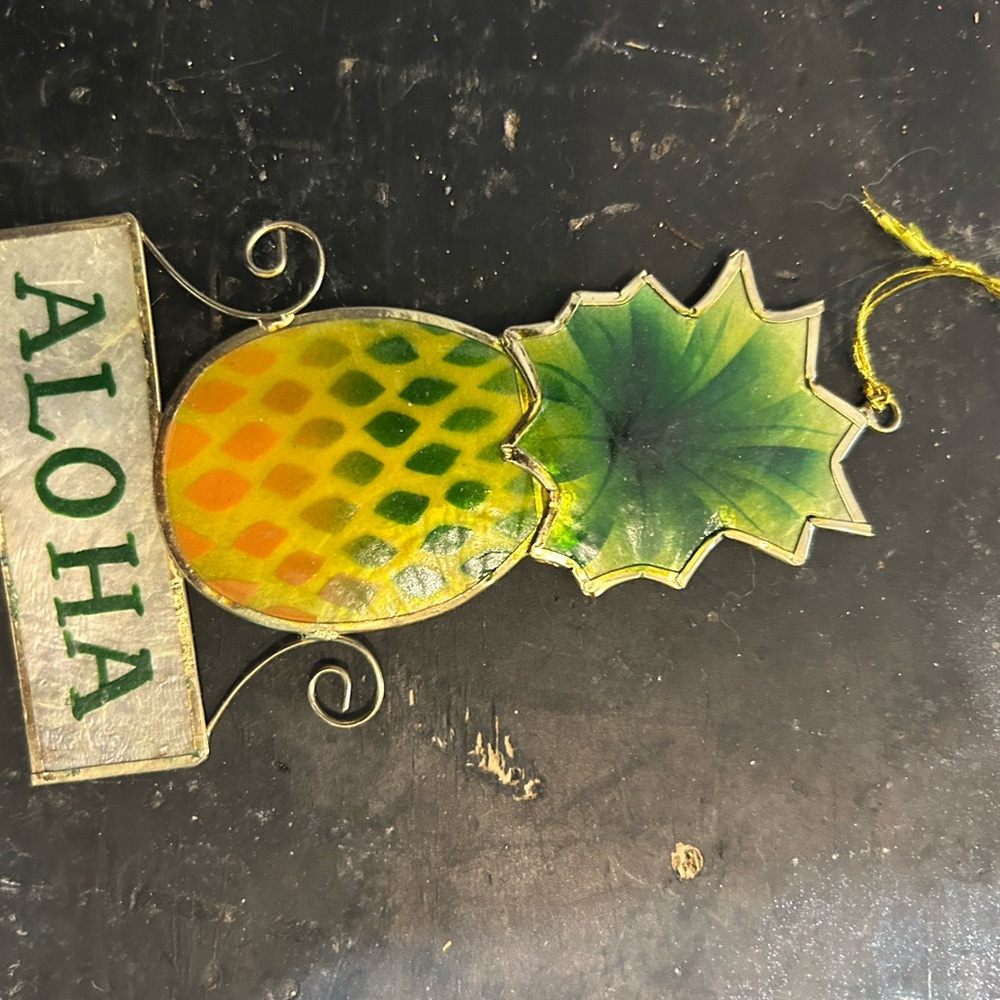 🍍Vintage Hawaii Aloha Pineapple Suncatcher Ornament –Stained Glass Retro Décor 🍍